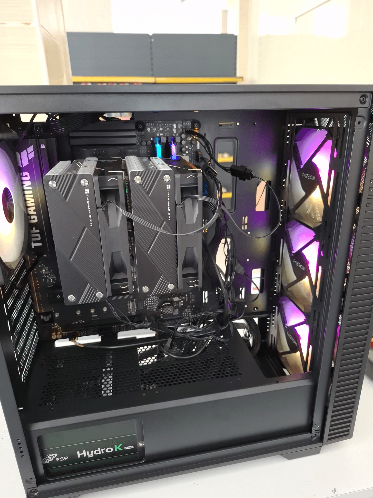 RGB fanlı masaüstü sistem iç görünümü